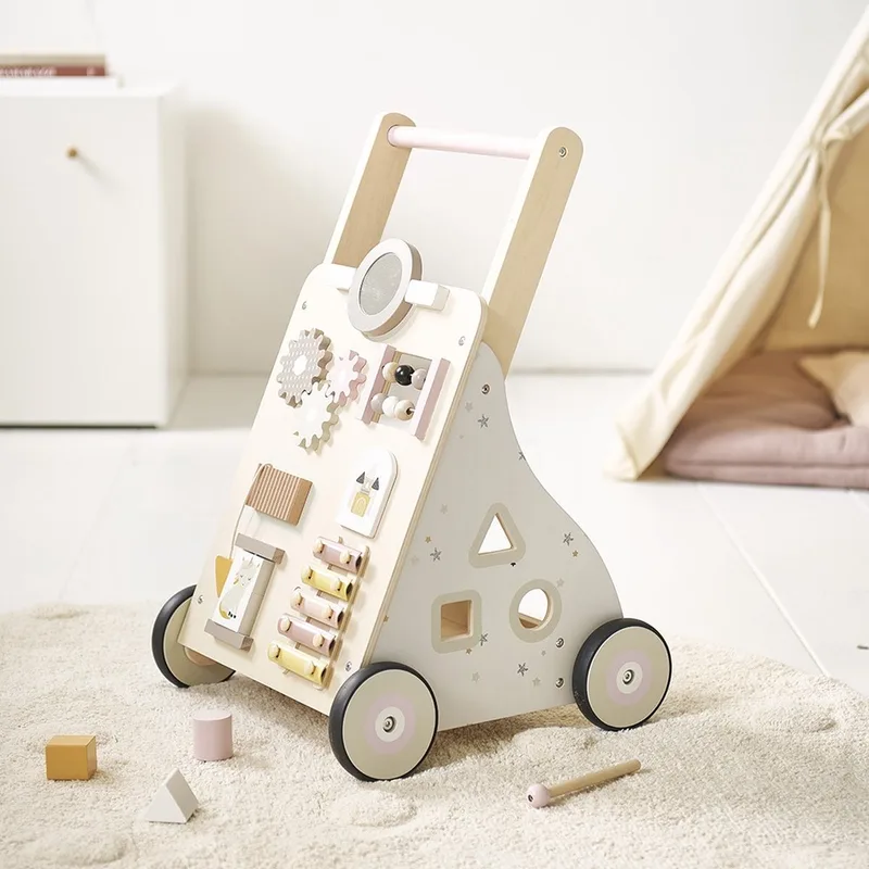 ® Houten Loopwagen 1 jaar - Babywalker als Looptrainer - Stimuleert motoriek & eerste stapjes - Eindeloos speelplezier (van Xylofoon, vormenstoof tot spiegeltje) - Lara van Petite Amélie in Naturel – Pastel – productfoto