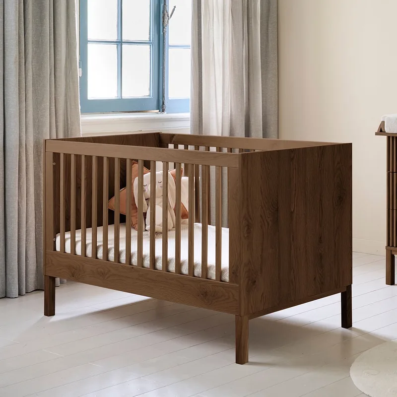 Ledikant «Japandi» | 60 x 120 cm | Wenge fra Petite Amélie i Walnoot – Japandi – produktbillede