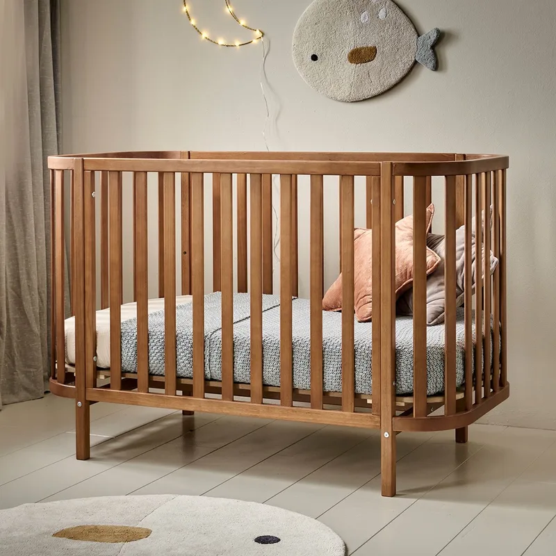 Ovaal ledikant Cocoon – 60x120 cm – Walnoot fra Petite Amélie i Cocoa – Walnoot – produktbillede