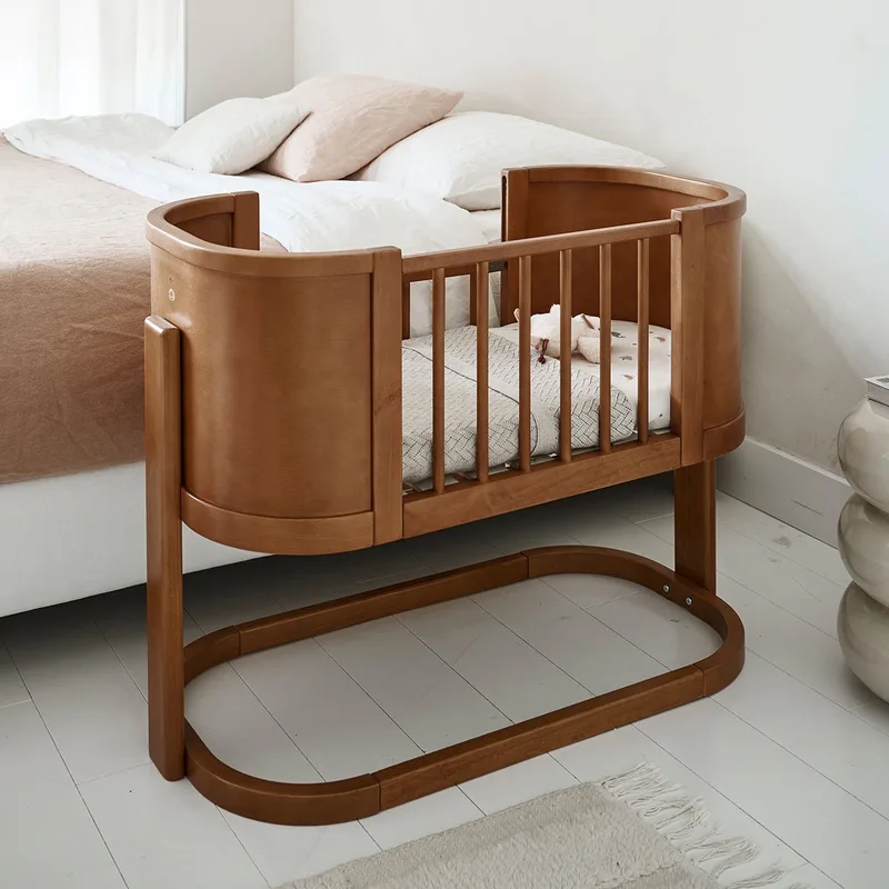 Petite Amélie 2-IN-1 Co Sleeper- Aanschrijfbedje - Cocoon by Petite Amélie in Walnoot – product photo