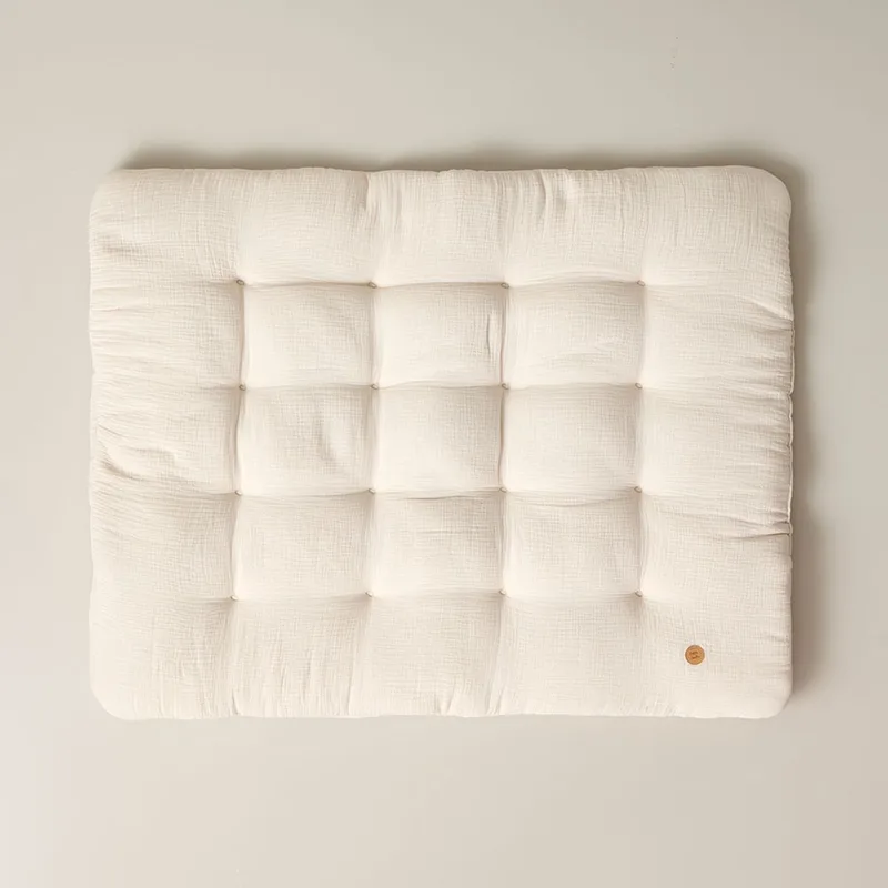 Speelmat baby - Rechthoekig Speelkleed - 100% Biologisch Mousseline Katoen - Luxe en Veilige Plek voor Ontwikkelingsactiviteiten - Ideaal voor Babygym, Speeltenten en Tipi-tenten - 110 x 85 cm - Beige de Petite Amélie en Gris – photo produit