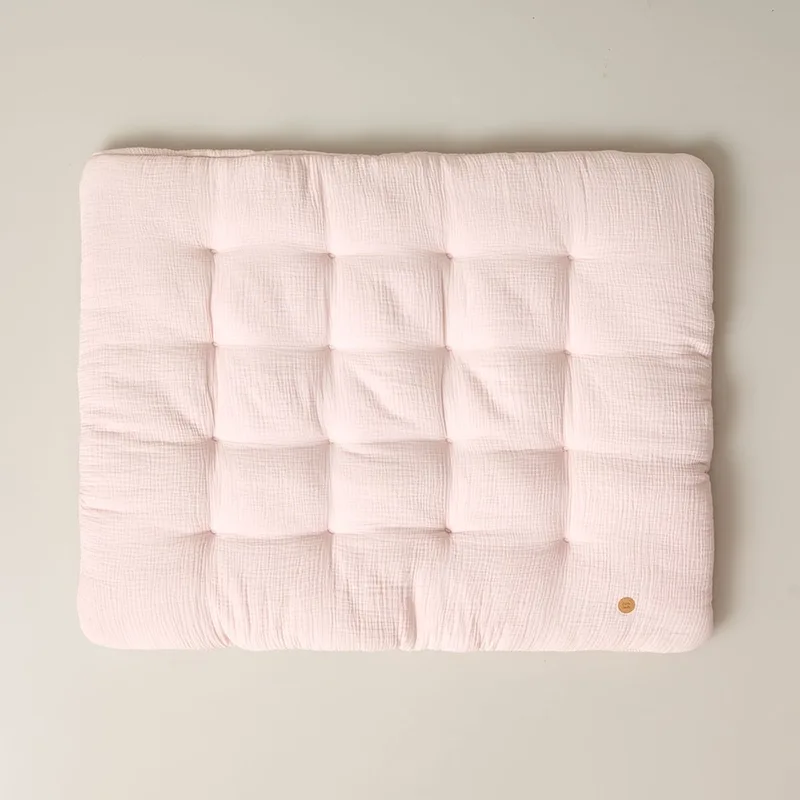 Speelmat baby - Rechthoekig Speelkleed - 100% Biologisch Mousseline Katoen - Luxe en Veilige Plek voor Ontwikkelingsactiviteiten - Ideaal voor Babygym, Speeltenten en Tipi-tenten - 110 x 85 cm - Zacht de Petite Amélie en Rose – photo produit