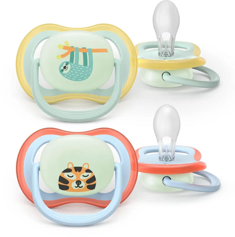 Ultra Air Night – Glow-in-the-dark fopspeen –(0-6 mnd) Extra luchtopeningen – 2 stuks - SCF376/24 van Philips Avent in Groen en blauw – productfoto