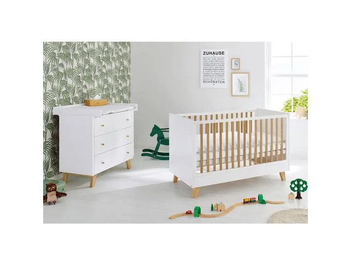 Babyzimmer Pinolino Pan, Weiß, Eiche, 3 Schublade(n) Schubladen, zum Juniorbett umbaubar, höhenverstellbar, Sprossen mit Normabstand, Aufbauanleitung im Karton, Lattenrost inklusive, Schlupfsprossen, Babymöbel, Babyzimmer-Sets van Pinolino – productfoto