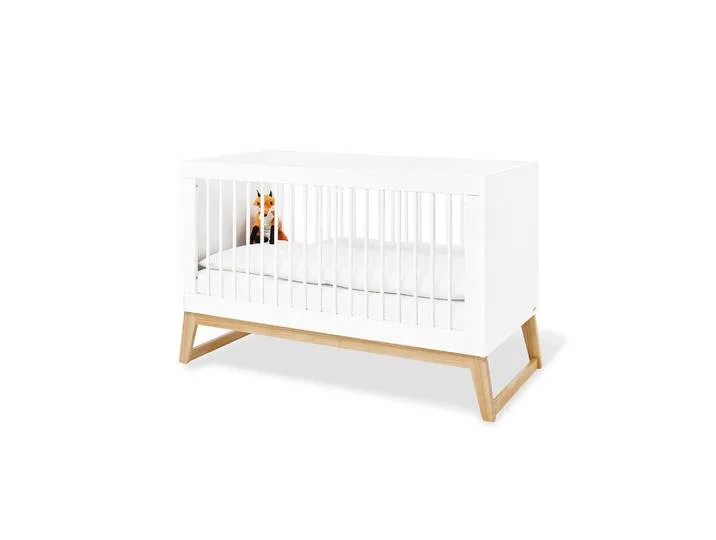 Gitterbett Pinolino Bridge, Weiß, Esche, Holz, Esche, 76x94x150 cm, zum Juniorbett umbaubar, höhenverstellbar, Sprossen mit Normabstand, Aufbauanleitung im Karton, Lattenrost inklusive, Schlupfsprossen, Babymöbel, Babybetten, Gitterbett von Pinolino – Produktfoto