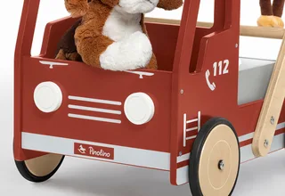 Lauflernwagen Feuerwehrauto Fred, aus Holz de Pinolino en Rouge – photo produit 3 sur 3
