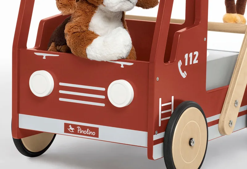 Lauflernwagen Feuerwehrauto Fred, aus Holz de Pinolino en Rouge – photo produit 3 sur 3