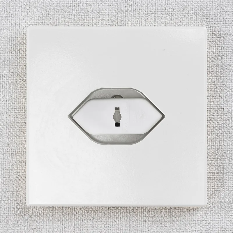 Reer 8er-Pack Steckdosenschutz Universal de Reer en Blanc – photo produit 2 sur 3