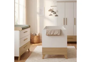 Babybett Theo 70 x 140 cm - modernes Gitterbett - Fräsungen - Holz, umbaubar, 3 Schlupfsprossen, 3-fach höhenverstellbar - Ulme von roba in Weiß – Produktfoto 3 von 5