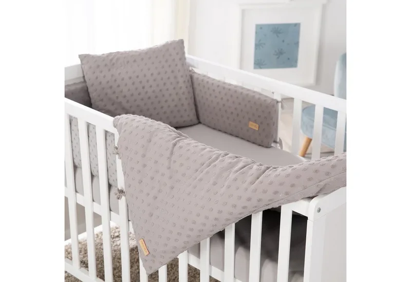 Babybettwäsche Lil Planet, Baumwolle, Wiegenbettwäsche, Spannbettlaken und Nestchen von roba in Grau, Silber – Produktfoto 2 von 5