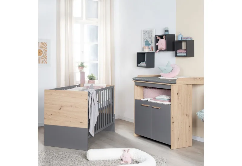 Babymöbel-Set Anna - aus Holz - in Anthrazit mit Dekor Kent Eiche - moderne Optik, (2-teilig), Baby- & Beistellbett 60x120 cm & Wickelkommode - Anthrazit /Holzdekor fra roba i Grau – produktbillede