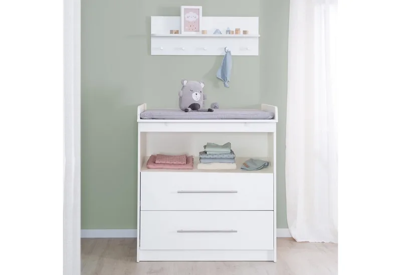 Babymöbel-Set Maren - klassisches Babyzimmer Set - Metallgriffe - aus Holz, (schmale Wickelkommode, Babybett 70 x 140 cm), Babyzimmer Set- mitwachsend, umbaubar- zeitlose, klassische Optik von roba in Weiß – Produktfoto 4 von 5