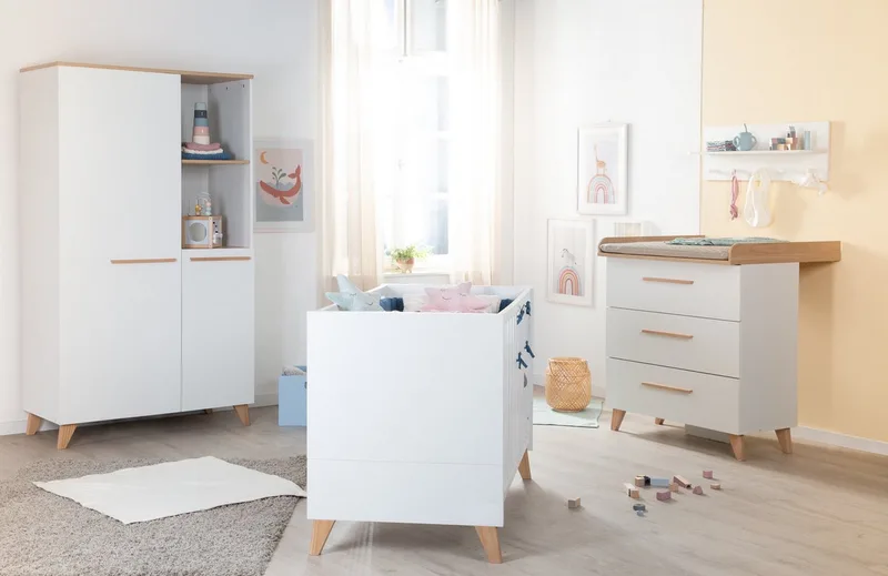Babyzimmer-Komplettset Leon 3-teilig - praktisches & modernes Design, (3-teiliges Set, Babybett / Beistellbett 60 x 120 cm, Wickelkommode, Kleiderschrank), Skandinavisches Design - Massivholz Griffe & Füße - Othello Eiche by roba in White – product photo 1 of 3