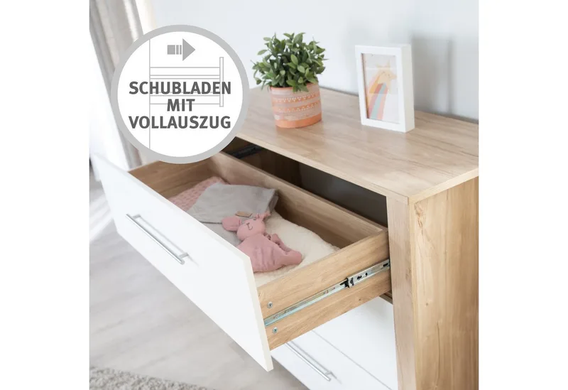 Babyzimmer-Komplettset Malo 3-teilig, (Set, Kinderbett 70 x 140 cm, Wickelkommode, Kleiderschrank), aus Holz mit Metallgriffen von roba in Weiß – Produktfoto 3 von 5