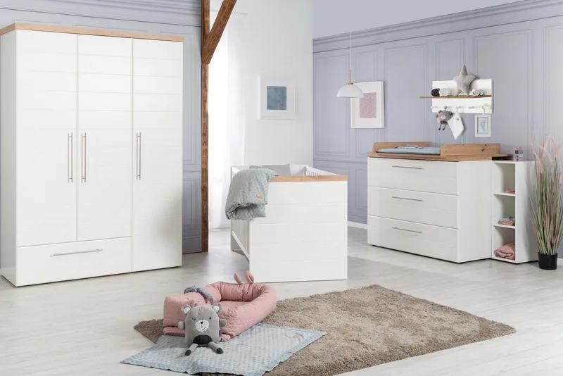 Babyzimmer-Komplettset Nele - Kinderzimmer aus Holz mit edlen Fräsungen, (Set, Gitterbett, Wickelkommode & 3-türiger Drehtürenschrank), Zeitlose Optik in Weiß mit Dekor in Artisan Eiche by roba in Grau – product photo