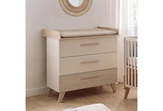 Babyzimmer-Komplettset Sidney - modernes Kinderzimmer in Cashmere & Eiche, (Komplett-Set, 3-tlg., Babybett 70 x 140 cm, Wickelkommode, Kleiderschrank), Griffe & Füße aus Massivholz - Mit hochwertigen Fräsungen im Holz by roba in Beige – product photo 3 of 3