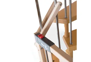 Treppenschutzgitter Safety Up, Schutzgitter mit Ampelfunktion, Buche massiv fra roba i Beige – produktbillede 2 af 4