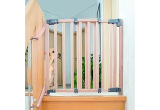Treppenschutzgitter Safety Up, Schutzgitter mit Ampelfunktion, Buche massiv fra roba i Beige – produktbillede 4 af 4