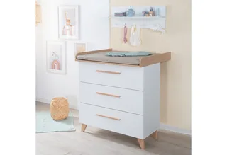 Wickelkommode Leon - aus Holz - in mit Dekor Othello Eiche - 3 Schubladen, mit Vollauszug - Füße & Griffe aus Massivholz by roba in White – product photo 2 of 4