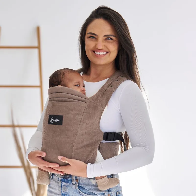 Premium Elite draagzak - Design buikdrager en rugdrager - Comfortabel en ergonomisch baby spullen - Babydrager vanaf Geboorte - Ook voor Peuter - Biologisch katoen de Rookie en Cord Mocha – photo produit
