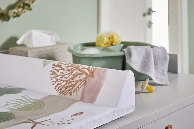 Wickelauflage, Die Wickelauflage entspricht der Standard-Zertifizierung Standard 100 von Rotho Babydesign in Grün – Produktfoto 3 von 5