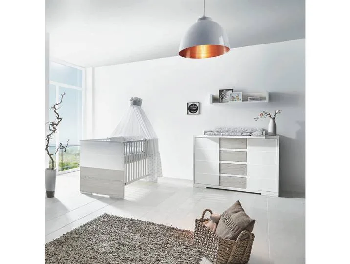 Babyzimmer Maxx Boathouse, Weiß, Pinien, Holz, Buche, massiv, 4 Schublade(n) Schubladen, DIN EN ISO 14001, zum Juniorbett umbaubar, Aufbauanleitung im Karton, Lattenrost inklusive, Schlupfsprossen, Babymöbel, Babyzimmer-Sets de Schardt – photo produit