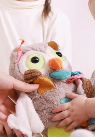 Greifspielzeug Spiel-Plüschtier PlayQ für Babys und Kleinkinder (1-tlg) van sigikid in Beige – productfoto 3 van 5