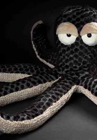 Kuscheltier Deep Water Dandy XXL, BeastsTown (1-St) van sigikid in Grijs, Zwart – productfoto 3 van 5
