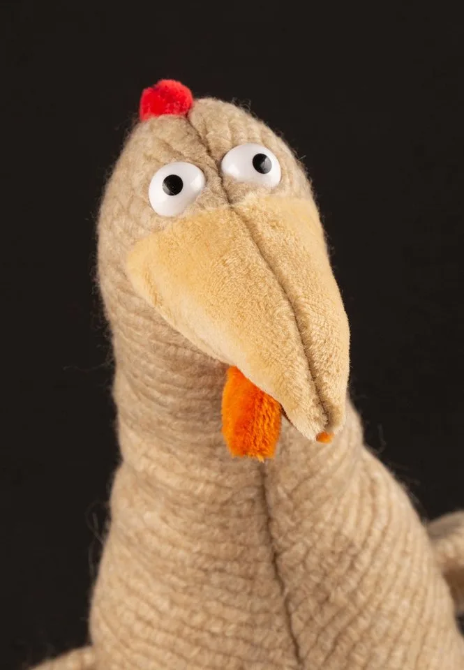 Kuscheltier Lost Chicken Kikeriki für Kinder und Erwachsene (1-St) van sigikid in Beige, Oranje – productfoto 4 van 5