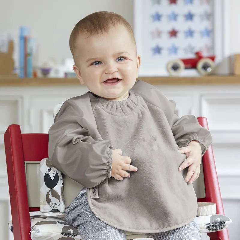 Slabbetje – Towel Small - Lange Mouw - Taupe fra Silly Billyz i Beige – produktbillede 2 af 2