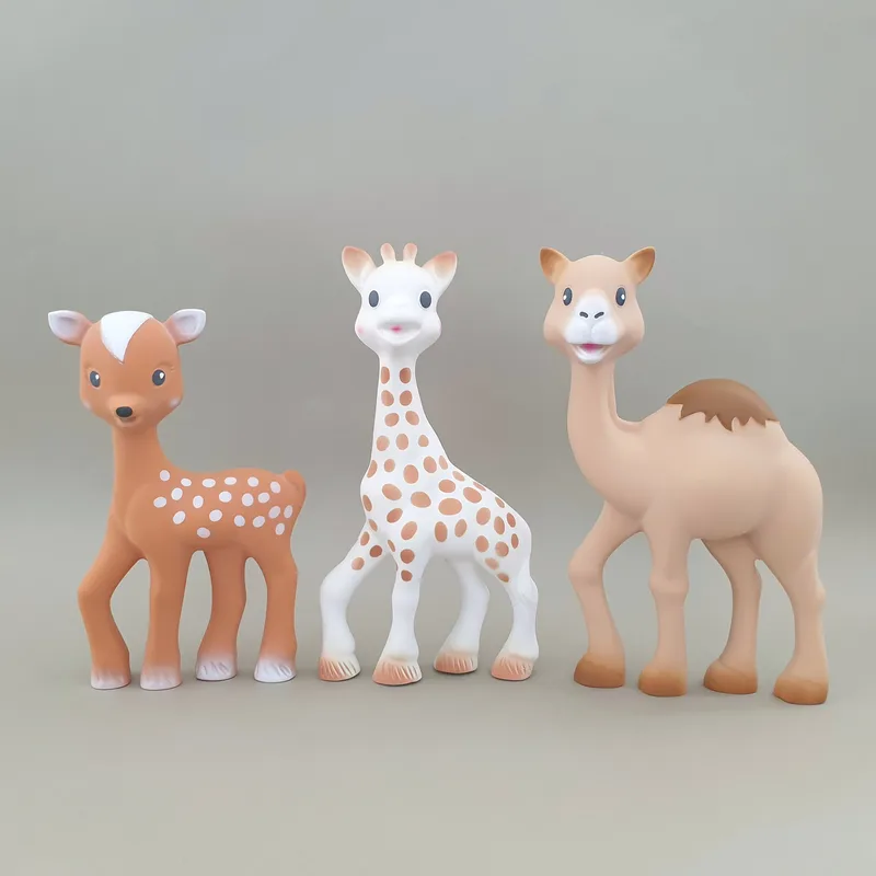 Bijtspeeltje - Bijtspeelgoed - Baby speelgoed - Kraamcadeau - Babyshower cadeau - In geschenkdoosje - 100% natuurlijk rubber - Vanaf 0 maanden - 17 cm - Beige/Bruin van Sophie de Giraf in Wit – productfoto 2 van 6