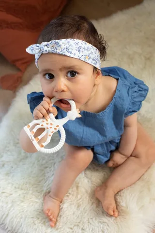 Sophie de giraf Bijtring extra Soft - 100% Natuurlijk Rubber - Bijtring voor Baby's - Voor Doorkomende Tandjes - Geschenkdoos - vanaf 0 maanden van Sophie la Girafe in So'pure – productfoto 2 van 4