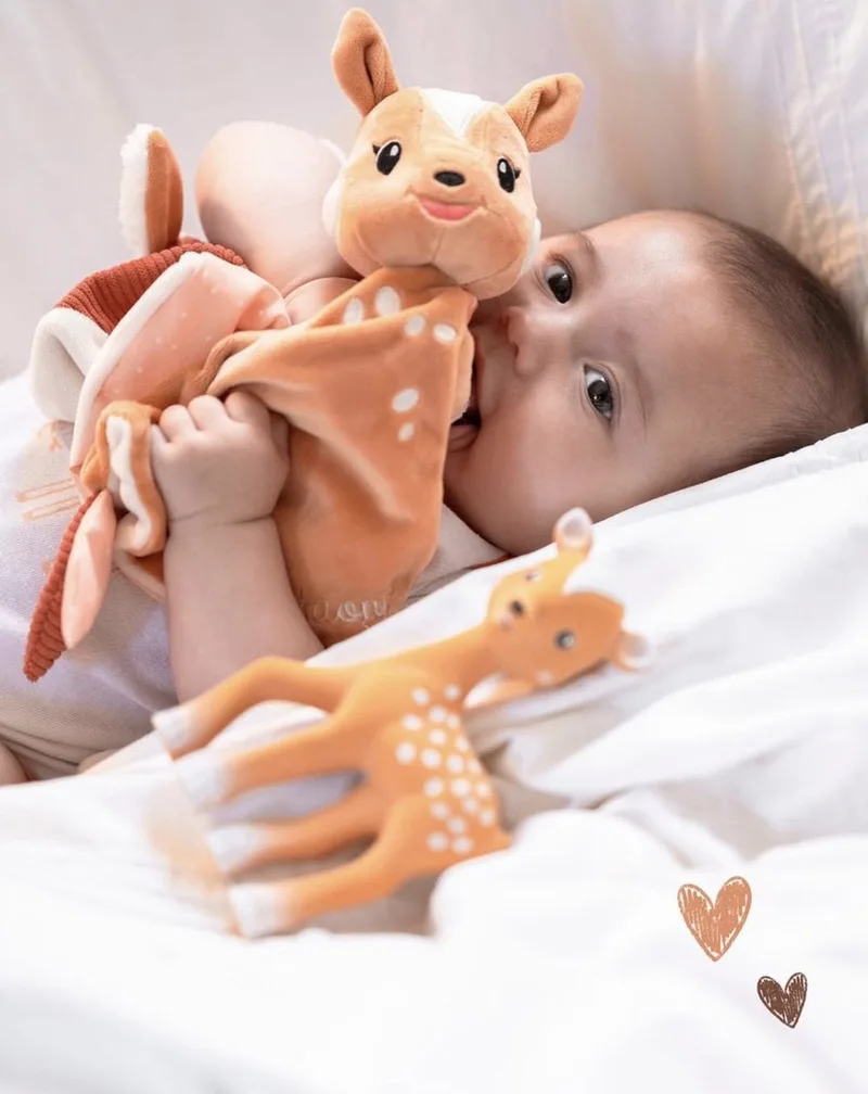 Sophie de giraf knuffeldoekje Fanfan het hertje - Baby Knuffeldoekje - Kraamcadeau - Babyshower cadeau - Vanaf 0 maanden - 15 x 15 cm by Sophie la Girafe in Brown – product photo 3 of 4