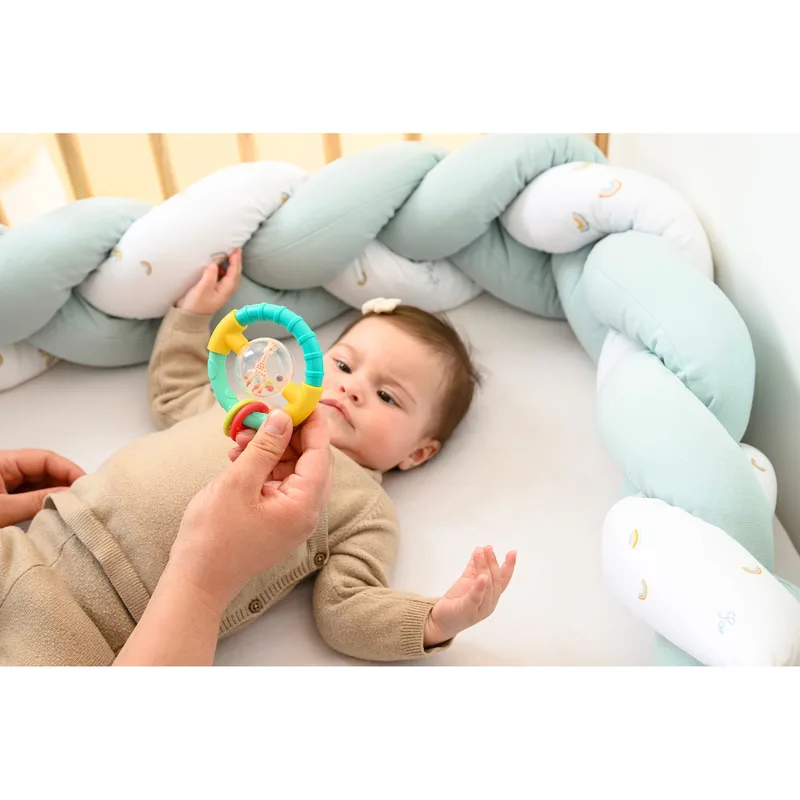 Sophie La Girafe 5 Sinne Rassel mit Ball van Sophie la Girafe in Tuerkis, 4 × 9,5 × 9,5 mm – productfoto 2 van 3