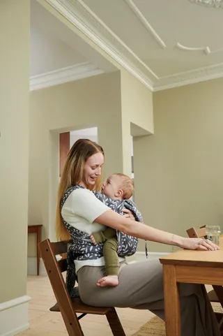 Babytrage Limas™ Babytrage Plus, Half Buckle Babytrage für optimalen Komfort & Halt by Stokke in Purple – product photo 3 of 4