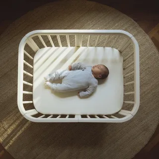 Mini Hoeslaken Stokke® Nighti™ Birch Beige fra Stokke – produktbillede 2 af 3