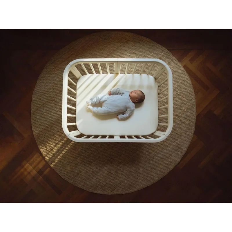 Nighti™ Babybett Nighti Mini van Stokke in Naturel, 85 × 65 × 85 mm – productfoto