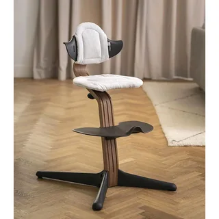 Nomi Hochstuhl Walnuss de Stokke en Marron, Noir, 59 × 52 × 83,5 mm – photo produit 2 sur 3