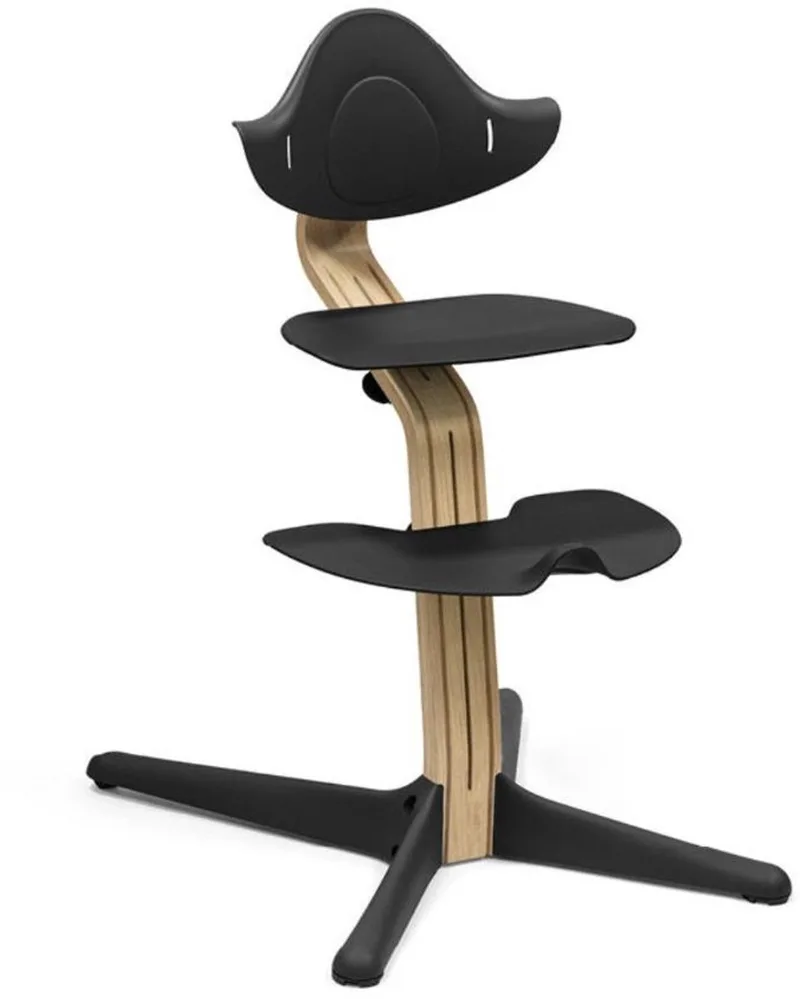 Nomi® Kinderstoel - Oak från Stokke i Black – produktbild