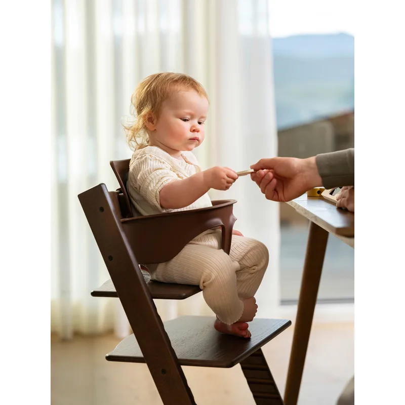 Tripp Trapp® Bundle Treppenhochstuhl Eiche inkl. Babyset de Stokke en Marron – photo produit