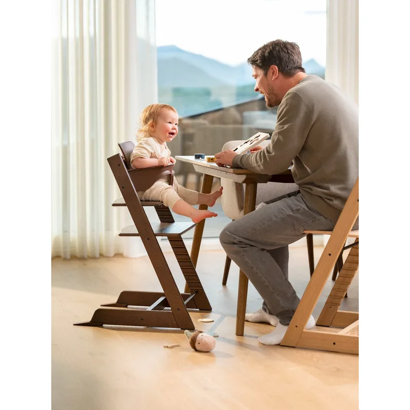 Tripp Trapp® Bundle Treppenhochstuhl Eiche inkl. Babyset & Tray von Stokke in Braun, 46 × 79 mm – Produktfoto