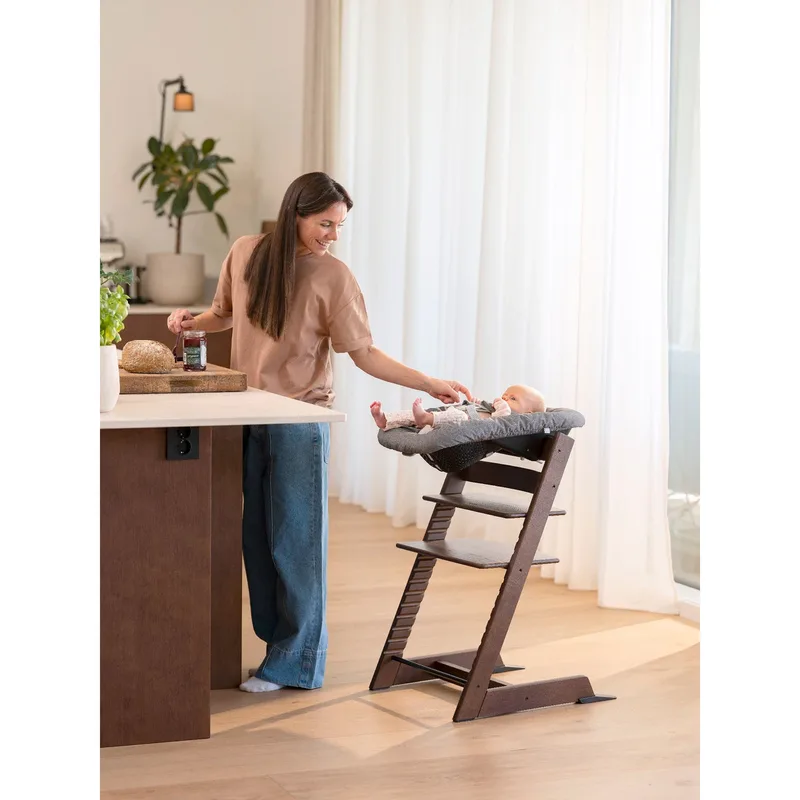Tripp Trapp® Bundle Treppenhochstuhl Eiche inklusive Newbornset Vanilla White & Babyset by Stokke in Brown – product photo