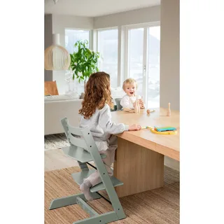 Tripp Trapp® Bundle Treppenhochstuhl inklusive Newbornset Vanilla White & Babyset fra Stokke i Grøn – produktbillede 2 af 2