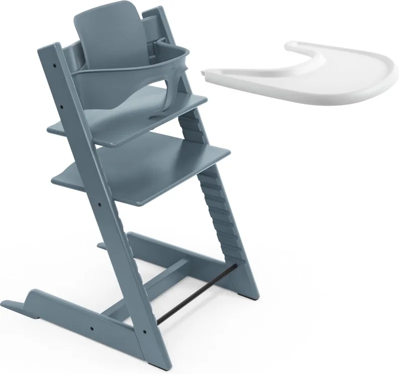Tripp Trapp-kinderstoel (Fjordblauw), Stokke-dienblad (wit) - Incl. Tripp Trapp-stoel, babyset 2 voor kinderen van 6-36 maanden en Stokke-dienblad - Verstelbaar, ergonomisch en gemakkelijk schoon te maken by Stokke in Fjord Blue – product photo