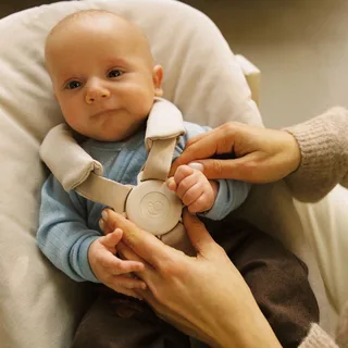 Tripp Trapp meegroeiende baby- en kinderstoel met Baby Set & Newborn Set, Vanilla by Stokke in White – product photo 1 of 3