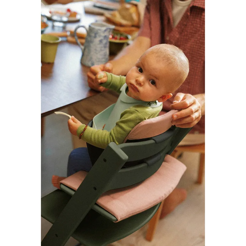 Tripp Trapp® Treppenhochstuhl van Stokke in Groen, 49 × 46 × 79 mm – productfoto 2 van 3