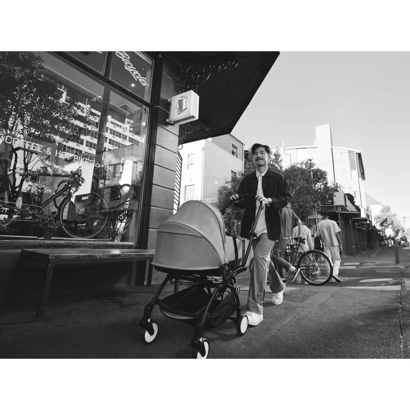 YOYO 0+ Newborn Pack, - Inclusief matras, uitschuifbare luifel en vijfpuntsgordel - Vereist YOYO-frame (apart verkrijgbaar) van Stokke in Olive – productfoto 2 van 3