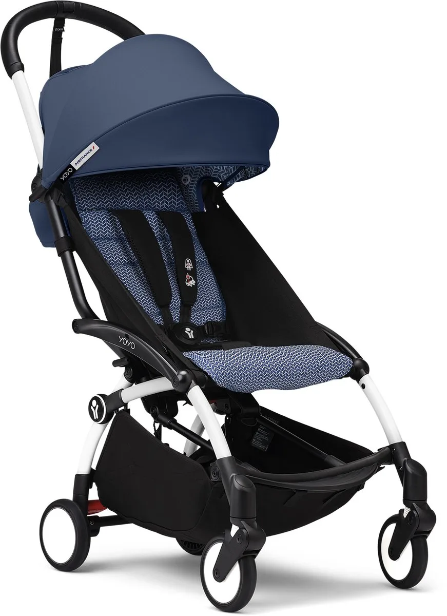YOYO3 kinderwagen vanaf 6 maanden - Inclusief wit frame / zitkussen + luifel - In een handomdraai in- en uitklapbaar - Licht en compact - Past in handbagage von Stokke in Air France Blue – Produktfoto