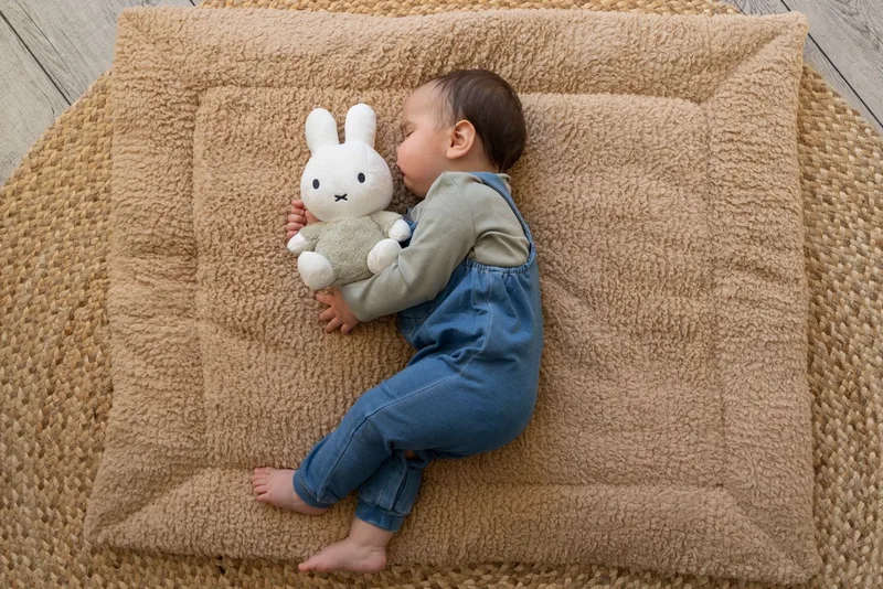Nijntje Knuffel 25cm Fluffy green von Tiamo in Grün – Produktfoto 4 von 4