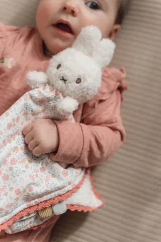 Nijntje x Little Dutch - Knuffeldoekje - Lucky Blossom by Tiamo in Pink – product photo 4 of 4